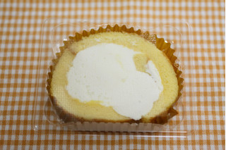 「セブン-イレブン 北海道産クリームのふんわりロールケーキ」のクチコミ画像 by ゆん07さん