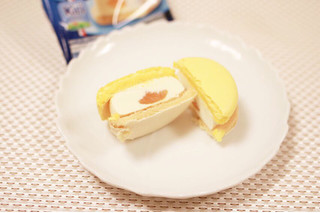 「セブンプレミアム クリームチーズマカロンアイス」のクチコミ画像 by Yulikaさん