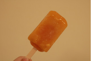 「セブンプレミアム まるでマンゴーを冷凍したような食感のアイスバー 袋70ml」のクチコミ画像 by Yulikaさん