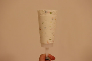 「グリコ セブンティーンアイス カラフルチョコ ミルク」のクチコミ画像 by Yulikaさん