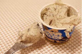 「ロッテ ジェラートマルシェ クッキークリーム カップ113ml」のクチコミ画像 by Yulikaさん