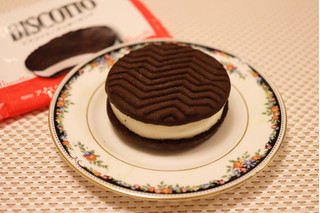 「ナポリ ビスコット クッキーサンドアイス 袋70ml」のクチコミ画像 by Yulikaさん