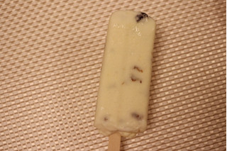 「井村屋 クリームチーズアイス 芳醇ラムレーズン 袋65ml」のクチコミ画像 by Yulikaさん