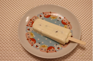 「井村屋 クリームチーズアイス 芳醇ラムレーズン 袋65ml」のクチコミ画像 by Yulikaさん