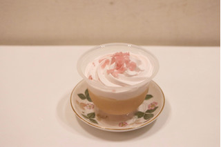 「モンテール 小さな洋菓子店 桜ラテプリン カップ1個」のクチコミ画像 by Yulikaさん