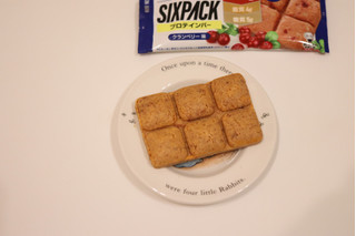「UHA味覚糖 SIXPACK プロテインバー クランベリー味 袋40g」のクチコミ画像 by Yulikaさん