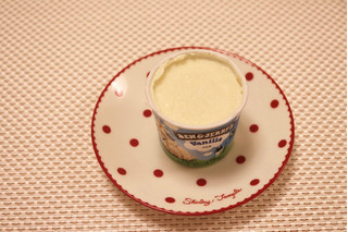 「BEN＆JERRY’S ミニカップアイスクリーム バニラ カップ120ml」のクチコミ画像 by Yulikaさん