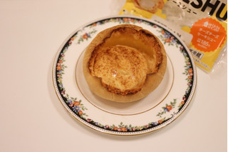「ローソン チー2シュー チーズチーズケーキシュー」のクチコミ画像 by Yulikaさん