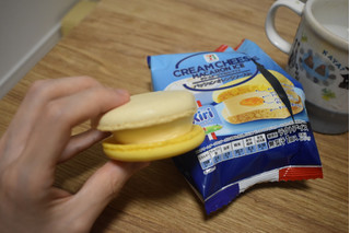 「セブンプレミアム クリームチーズマカロンアイス 袋1個」のクチコミ画像 by 8割コンビニさん