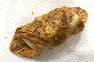 「ヤマザキ パリパリ食感のパイ アーモンド入りホイップクリーム 袋1個」のクチコミ画像 by SANAさん