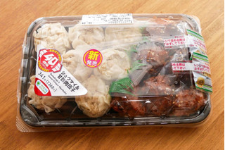 「ファミリーマート シュウマイ＆甘酢肉団子 40％増量」のクチコミ画像 by 千尋の彼氏さん