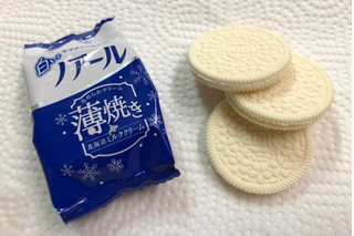 「YBC 白いノアール薄焼き 北海道ミルククリーム 箱18枚」のクチコミ画像 by SANAさん