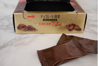 「明治 チョコレート効果 カカオ72％ 粗くだきカカオ豆 箱40g」のクチコミ画像 by kafuruさん