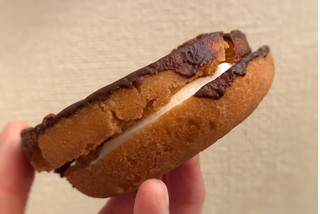 「ヤマザキ ホイップとチョコを味わうケーキドーナツ 袋1個」のクチコミ画像 by 御飯野友子さん