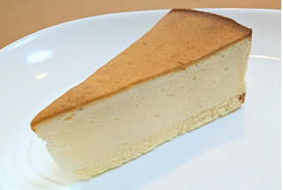 「大山乳業 白バラ蒸し焼きチーズケーキ 4個」のクチコミ画像 by はるなつひさん
