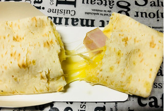 「セブン-イレブン ブリトーベーコン＆クワトロチーズ」のクチコミ画像 by シナもンさん