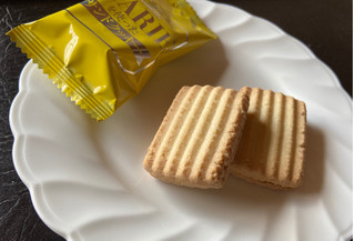 「森永製菓 マリーを使ったサンドクッキー レモンティー 箱8枚」のクチコミ画像 by レビュアーさん