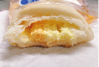 「ファミリーマート ファミマ・ベーカリー もっちパン 2種のチーズ」のクチコミ画像 by ラスクさん