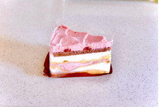 「スターバックス ストロベリーのもちもちクレープケーキ」のクチコミ画像 by むぎっこさん