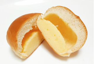 「ヤマザキ 薄皮 チーズカスタード クリームパン 袋4個」のクチコミ画像 by つなさん