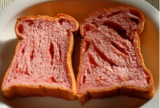 「セブン＆アイ セブンプレミアム いちご食パン 2枚」のクチコミ画像 by 冬生まれ暑がりさん