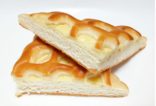 「ヤマザキ ボリューム満点 大きなチーズクリームパン 1個」のクチコミ画像 by つなさん
