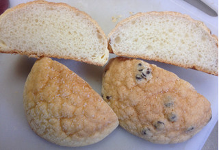「ヤマザキ メロンパンとチョコチップメロンパン 袋4個」のクチコミ画像 by めーぐーさん