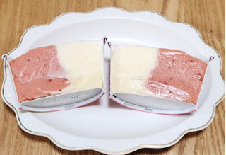 「ハーゲンダッツ ミニカップ CREAMY GELATO いちご練乳みるく 110ml」のクチコミ画像 by みにぃ321321さん