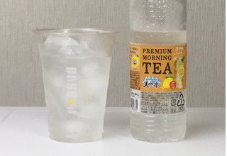「サントリー 天然水 PREMIUM MORNING TEA レモン ペット550ml」のクチコミ画像 by レビュアーさん