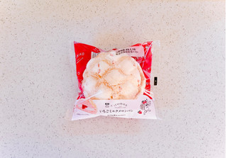 「ローソン ICHIBIKO いちごミルクメロンパン」のクチコミ画像 by むぎっこさん