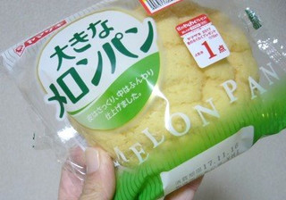 「ヤマザキ 大きなメロンパン 袋1個」のクチコミ画像 by さばみそさん