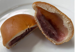 「ヤマザキ 薄皮 桜餅風味パン 袋4個」のクチコミ画像 by 骨なしスケルトンさん