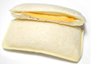 「ヤマザキ ランチパック チーズ！！！ Cheese 袋2個」のクチコミ画像 by つなさん