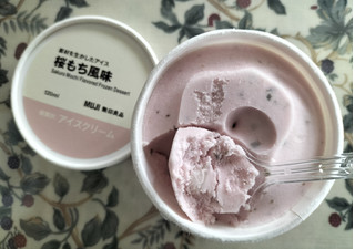 「無印良品 素材を生かしたアイス 桜もち風味 カップ120ml」のクチコミ画像 by コマメのグルメさん