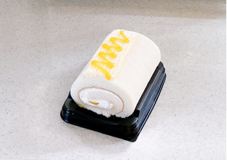 「プレシア OAHU 沖縄産パインとマンゴーのロールケーキ 1個」のクチコミ画像 by むぎっこさん