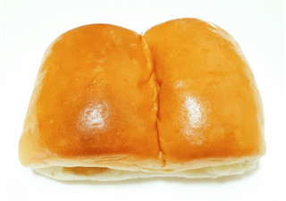 「ヤマザキ BAKE ONE 2色パン はちみつ＆ミルク 袋4個」のクチコミ画像 by つなさん