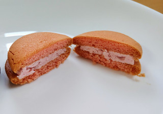 「ロッテ シュガーフリーケーキ 苺のホイップ 袋8個」のクチコミ画像 by はるなつひさん