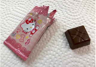 「不二家 サンリオキャラクターズシールチョコレート 箱5粒」のクチコミ画像 by SANAさん