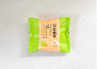 「ニューデイズ EKI na CAFE メロンパン 北海道赤肉メロンクリーム」のクチコミ画像 by むぎっこさん