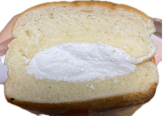 「ローソン 牛乳パン ホイップクリーム」のクチコミ画像 by ピンクのぷーさんさん