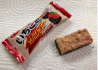 「有楽製菓 いちごのサンダーミニバー 袋140g」のクチコミ画像 by SANAさん