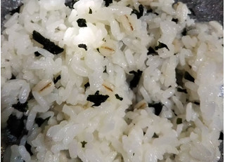 「田中食品 わかめごはん 30％減塩 袋20g」のクチコミ画像 by レビュアーさん