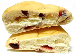 「Pasco クランベリーチーズパン 袋1個」のクチコミ画像 by つなさん