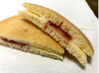 「フジパン ホットケーキ 3種のベリー＆チーズ 袋2個」のクチコミ画像 by レビュアーさん