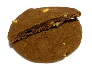 「ローソン ほうじ茶とホワイトチョコのソフトクッキー」のクチコミ画像 by つなさん