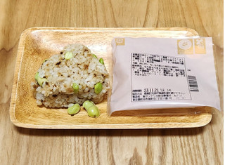 「ローソン たっぷり食物繊維が摂れる 枝豆と塩昆布おにぎり 国産もち麦入り」のクチコミ画像 by みにぃ321321さん