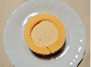 「ローソン Uchi Cafe’ × 八天堂 とろけるカスタードロールケーキ」のクチコミ画像 by glaceさん