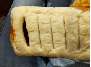 「ファミリーマート ファミマ・ベーカリー もっちパン ミート＆チーズ」のクチコミ画像 by ナチュラルさん