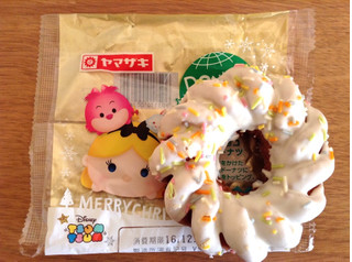 「ヤマザキ ドーナツステーション ホワイトチョコケーキドーナツ クリスマスパッケージ 袋1個」のクチコミ画像 by レビュアーさん