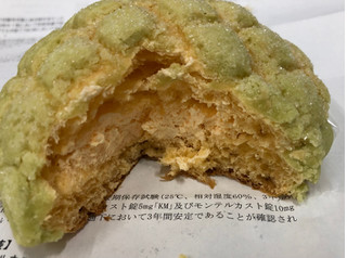 「セブン-イレブン 北海道産メロンのホイップメロンパン」のクチコミ画像 by きみまろさん